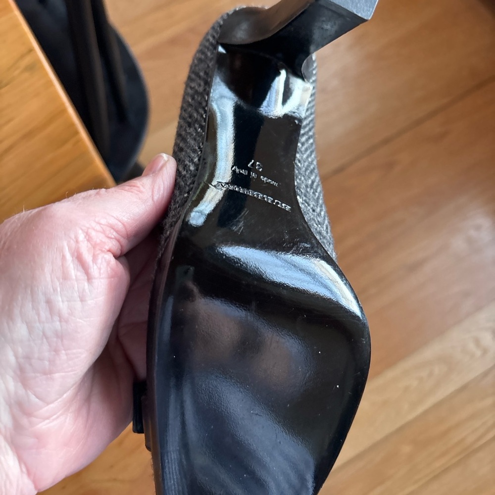 Authentic Burberry Women's Black and Gray Herringbone Heels EU 37/US 6.5-7 - Picture 7 of 11